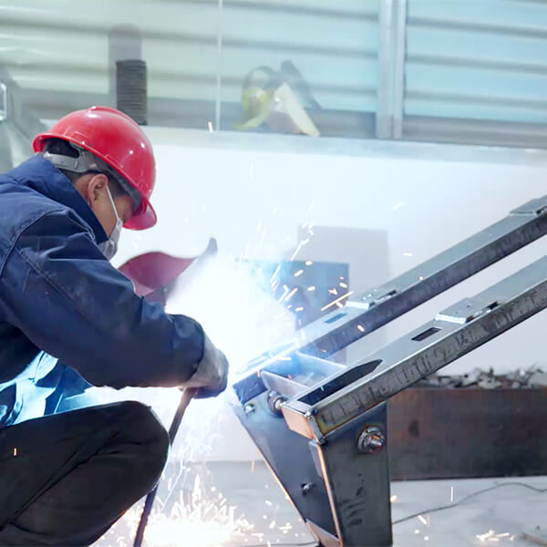 Produksi-dan-Manufaktur