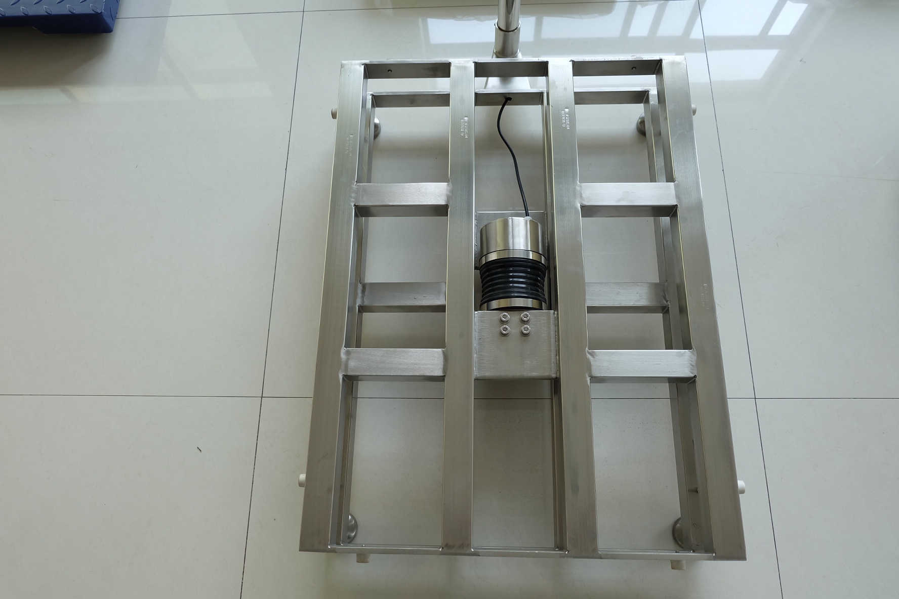 เครื่องชั่งแบบตั้งโต๊ะดิจิทัลโปรไฟล์ต่ำ